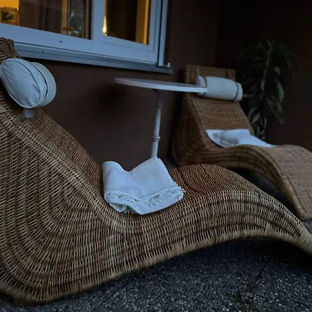 Voll Ausgestattete, Helle Ferienwohnung Auf 80 Qm Wutoschingen Exterior foto
