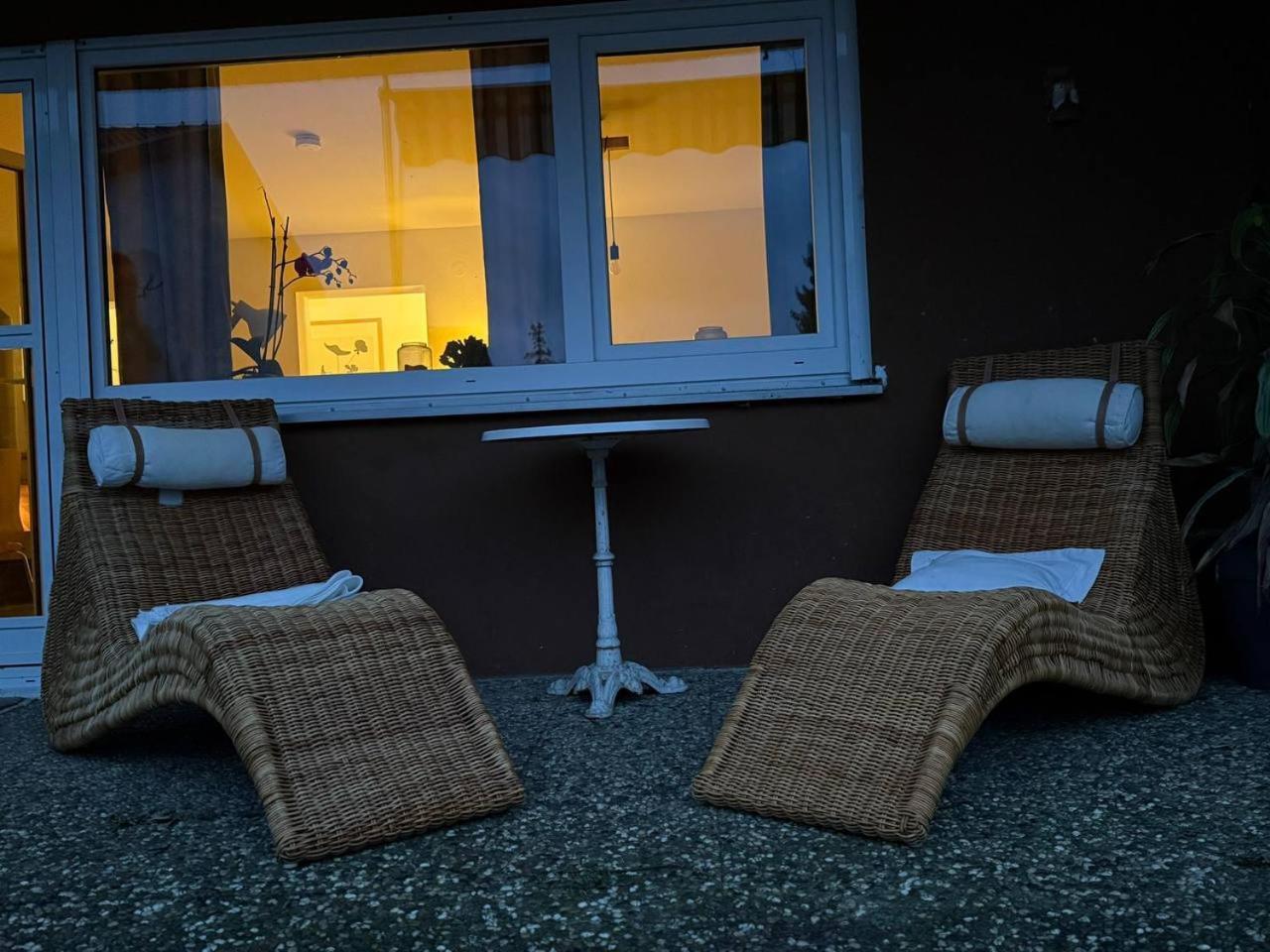 Voll Ausgestattete, Helle Auf 80 Qm Apartment Wutoschingen